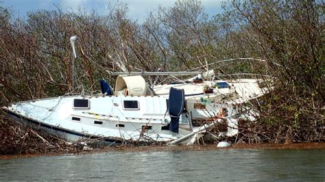 Lazy Gecko Sailing: Big Passages, Hit by a HURRICANE and a。